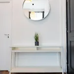 아파트 Bright 3-bedroom 2-bathroom Flat. 릴