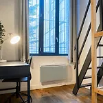 Bright 3-bedroom 2-bathroom Flat. 아파트 *