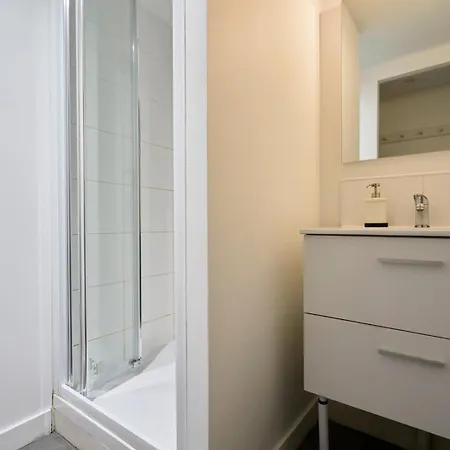 Bright 3-bedroom 2-bathroom Flat. *