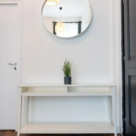 아파트 Bright 3-bedroom 2-bathroom Flat. 릴