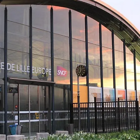 Bright 3-bedroom 2-bathroom Flat. * 릴