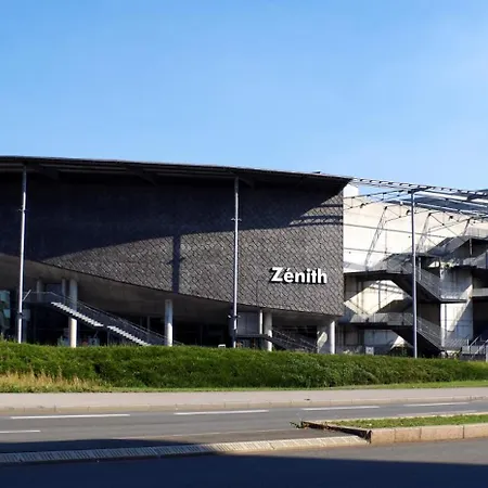 Bright 3-bedroom 2-bathroom Flat. 아파트 릴