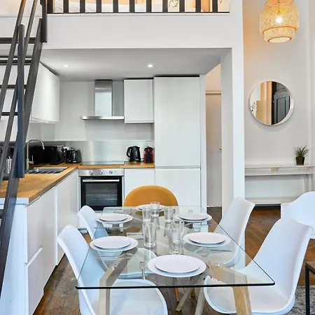 Bright 3-bedroom 2-bathroom Flat.