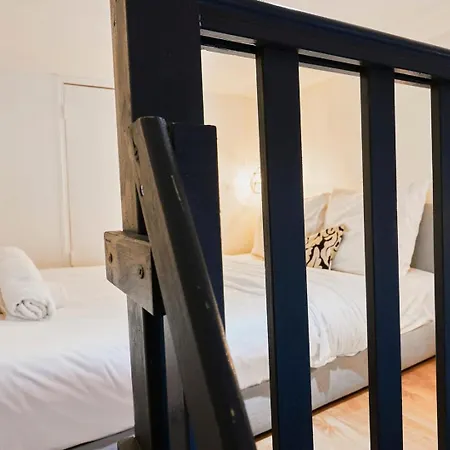 Bright 3-bedroom 2-bathroom Flat. 公寓 *