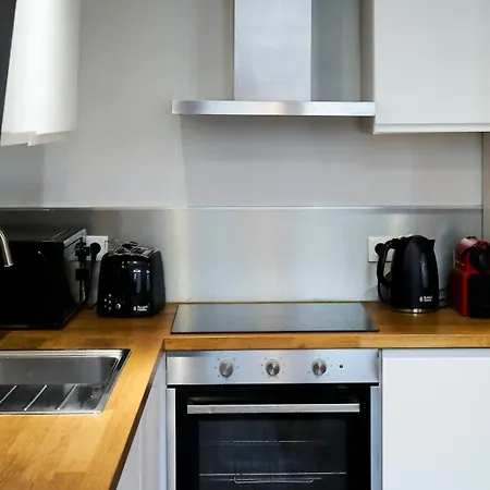 Bright 3-bedroom 2-bathroom Flat. 里尔