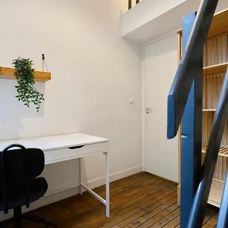 아파트 Bright 3-bedroom 2-bathroom Flat.