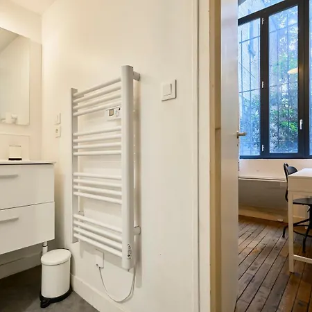 Bright 3-bedroom 2-bathroom Flat.