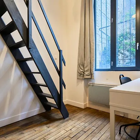 Bright 3-bedroom 2-bathroom Flat. 아파트