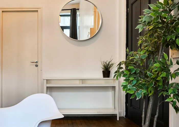 아파트 Bright 3-bedroom 2-bathroom Flat. 릴