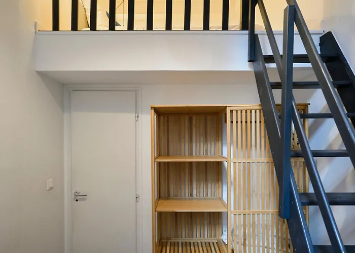 Bright 3-bedroom 2-bathroom Flat. 릴