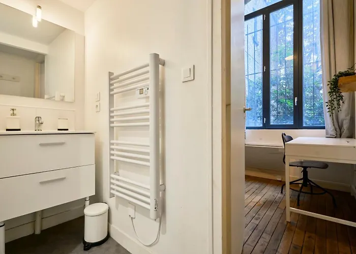 Bright 3-bedroom 2-bathroom Flat.