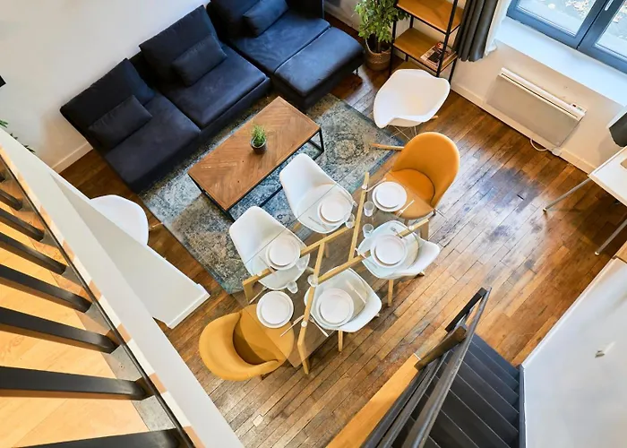 아파트 Bright 3-bedroom 2-bathroom Flat. *