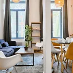Apartment Bright 3-bedroom 2-bathroom Flat. *