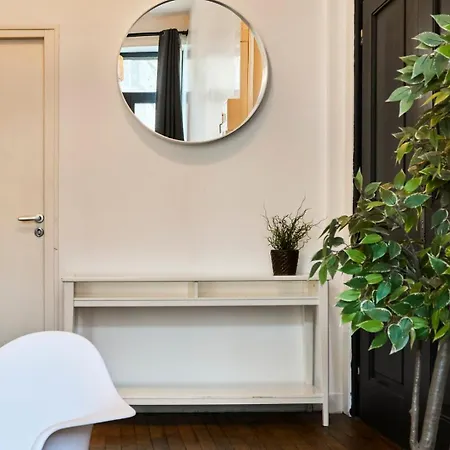 דירה Bright 3-bedroom 2-bathroom Flat. ליל