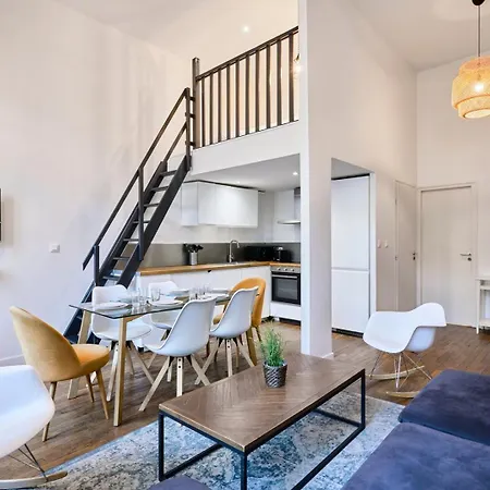 Bright 3-bedroom 2-bathroom Flat. *